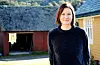 Agnes Ravatn er aktuell med ny roman, her på tunet heime i Valevåg.FOTO: THOMAS VALLESTAD DRAGESET