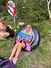 Christina Westergaard Hidle tar en pust i bakken etter badet.