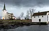 Stord kyrkje i Sunnhordland frå 1857 er i basilikastil og teikna av Andreas Grønning og Frederik Hannibal Stockfleth. Ho er sentralt plassert ved skipsleia langs Vestlandskysten og ikkje langt frå munningen til Hardangerfjorden. Foto frå boka: Trond J. Hansen