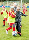 Jenter 9 år Sveio 1 (gule overtrekk) mot Sveio 2. FOTO: ELLEN MARIE HAGEVIK