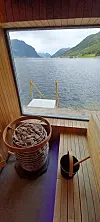 Badstover blir stadig meir populære og ligg ofte nær eit vatn eller ein fjord slik at ein kan kjøle seg ned mellom sveitteøktene. Her frå Jølstravatnet.