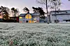 Så langt har Kong Vinter bydd på lite snø og mest frost. Fredag kan det endra seg. Foto: Susanne Lie Vallestad