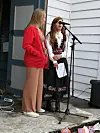 Isbabell Høyland og Lilly Vell Sirevåg heldt ungdomsappell.
