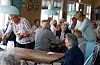 Bildet er frå 2018, då pårørandeforeininga hadde ei busslast pensjonistar med seg på tur, med kakestopp på Kaien i Førde.
