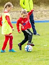 Jenter 9 år Sveio 1 (gule overtrekk) mot Sveio 2. FOTO: ELLEN MARIE HAGEVIK