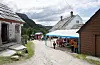 Folk i alle aldrar vitja Einstadbøvoll gard laurdag. Dei fekk seg ei real oppleving av kulturlivet i Sveio. FOTO: GUNNHILD LØNNING