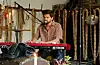 Konserten til Paul Hansen var på mange måtar også ei urframføring; i tillegg til den trufaste gitaren og munnspelet, fekk publikum gleda av å høyre han traktere pianoet. Mange av låtane hadde han aldri før framført for eit live publikum. Foto: Ole Martin Bentsen