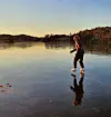 En fin start på året med islagte vann og solfylte dager. Siste rest av jula ble knust og spist på isen, me har brent bål og stått på skøyter. Det gjelder å nytte desse dagene når det er så skjeldent me får dei???? ❄❄ #vestavindsveio
