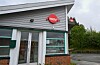 Nav-kontor i Sveio med raud Nav-logo på fasaden ein overskya dag