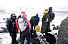 Sauesankarane var i utgangspunktet godt førebudde, men uheldige omstende førte til at dei måtte tilkalla hjelp for å koma seg ned frå fjellet. Under Ovaldsnuten i 1200 meters høgde, var det på fredagsnatta ekstreme vêrforhold. Og det var berre ein liten stein på storleik med ein Polo til å søka ly bakom.