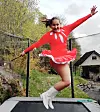 Ingrid Andrea Kvalvåg Panayiotou klar for 17 mai og tog.