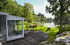 Flere steder på området kan gjestene samles til kveldskos ved vannet.Foto: Morten Vågset Møller