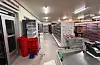Før: Slik såg det ut i butikken før dugnadsarbeidet begynte. Foto: Privat