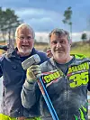To godt nedstøva karar etter at holet i veggen er saga ut, Steinar Jacobsen (t.v.) og Kurt Bårdsen. Foto: Privat