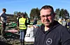 Svein Lokna Vold, frivillig frå Bua bygdalag tykkjer det er flott at stiane får ei etterlengta oppgradering. Foto: Kjartan Moe Hustvedt