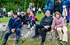 Midtsommarskveld. Frå venstre Helge Robert Haga, Ola Haga Bjelland, Linda Haga Bjelland, Ida Haga Bjelland, Olaug B. Haga og Sina Elise Hammer.