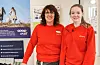 Evelyn Nedrebø, assisterande butikksjef, og Janina Killingrød, butikkmedarbeidar på Coop i Sveio. Dei er positive til den nasjonale ryddedugnaden Coop har gått i bresjen for. FOTO: GUNNHILD LØNNING