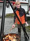 Vilhelm Haugland Lien held liv i bålpanna. Han er storspeidar i Bua-speidarane. Foto: Sigrund Breistig.