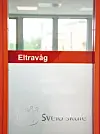 Alle klasserom og grupperom har stadsnamn frå heile Sveio kommune.