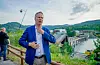 Samferdselsminister Jon-Ivar Nygård (Ap), her på synfaring ved Tretten bru over Gudbrandsdalslågen, meiner det i situasjonen vi er i i dag ikkje lenger er realistisk å følgje opp alt som ligg inne i NTP-en til den førre regjeringa. Foto: Stian Lysberg Solum / NTB/ NPK