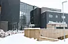 Leilegheitskomplekset til Anne-Grethe og Nils Næsset ser heilt vanleg ut, men innanfor opnar det seg ein palmehage der temperaturen aldri blir mindre enn 20 grader.