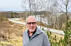 — Møt opp og kom med innspel, oppfordrar Alf Edvin Hovda. På andre sida av fjorden er arbeidet med Bømlo fiskerihamn i full gong. FOTO: ELLEN MARIE HAGEVIK