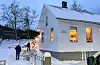 Ein kan høyra summinga frå pratesjuke og svoltne mannfolk før ein går inn porten. Foto: Ellen Marie Hagevik