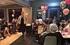 Tone Haugesund sto for kleda, men Marianne Bårdsen Lønning og fleire andre lokale gjorde jobben som mannekengar. Foto: Privat