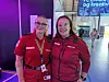 Lærlingskoordinator Nora Apeland ble opprinnelig frarådet å søke på ambulansefaget, men søkte likevel og trives veldig godt. Her med lærling Emma Aurora Hansen.