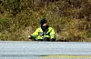 Klar til å vinka inn bilar som har køyrd for fort i 60- eller 80-sona på Haukås.