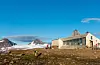 Fleire og fleire unge ønskjer å gå tur i fjellet i sommar, ifølgje DNT. Blant hyttene deira er Rabothytta på Helgeland, den høgast liggjande i Nord-Noreg på 1200 meter over havet. Foto: Gorm Kallestad / NTB / NPK