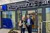 Rodeleiarane frå Vikse og Auklandshamn, Line Remøy Bertelsen og John Kristian Økland, klare for å levera bøssene i Haugesund Sparebank. Foto: Privat