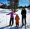 Påskestemning på Løyning.#familietid#løyning#påskestemning#fregner#nydeligvær#minefine#akekonkurranse#norskeflagg#premieutdeling#hyttetur#hyttepåfjellet#hyttepåske#vestavindsveio#kumulusbluse#petitknit#koboltblå#strikkedilla#nevernotknitting#henningolsenis