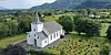 Dronefoto tatt frå Ulveraker, 11.08.2021. Valestrand kyrkje.Irene Flatnes Haldin