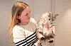 Caroline Lønning er utprega katteven. Ho valde sibirkatten Klaus på grunn av allergi i familien. Seinare har ho oppdaga at rasen - eller i alle fall Klaus - også har andre verdifulle eigenskapar.