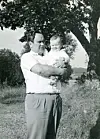 Nic. Torp rakk korkje fødselen eller barnedåpen då sonen Ole kom til verda i 1951, men stor stas likevel.