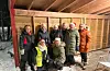 Initiativtakarane syntes det var stas at ordføraren tok turen. Fremst er Alfhild Vikse (t.v.) og Jorunn Hasselquist Asmyhr. Bak frå venstre: Liv Berit Våge, ordførar Linn Therese Erve, Elisabeth Tollaksen Vikse, Eli Hasselkvist, Gunhild Danielsen og Lillian B. Sørhus.