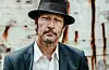 Rockpoeten Tom Roger Aadland er klar med «Skyer», et album preget av kontraster.