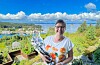 Øvst på Hesthamro har Gerd Ingunn Christensen og sambuaren flott utsikt til Auklandshamn, Bømlafjorden og Bømlo.