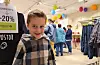 Her er guten som fekk dra i sløyfa. Ludvig Hovda Habbestad klarte oppgåva med glans, med god støtte frå faren sin.