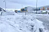 Brøytemannskapa i Sveio har store område å rydda. Som her ved Sveio skule. Foto: Einar Vestvik