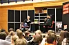 Tore Sandnes og Markus Bailey i gong med intervju under føredraget.