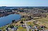 Søre del av Sveio sentrum med Vigdarvatnet og Fjellstad.