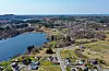 Søre del av Sveio sentrum med Vigdarvatnet og Fjellstad.