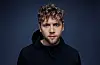 Artist Daniel Kvammen er med Nynorsk Kultursentrum, Norsk Målungdom og Framtida.no i jakta på unge nynorsktalent som kjem til å prega offentlegheita i åra framover. Pressefoto