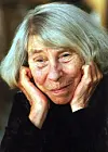 Den finske forfattaren Tove Jansson skapte mummitrolla, både i tekst og bilde. Her er ho fotografert i mars 1988. Jansson døde sommaren 2001, og det er no niesa hennar Sophia som styrer dei kommersielle rettane. Foto: Dan Hansson / NTB / NPK