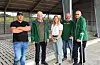 Nils T. Bjørke, Monica Vandaskog Valen, Arne Valen og Kristian Eilerås på gardsbesøk hos Steinar Vikse, heilt til venstre.