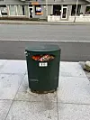 Frå torsdag den 24. august. Mat, poser med hundebæsj og emballasje ligg tett oppi.