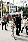 1. juni 2004 blir det innført forbod mot å røyke innandørs på alle serveringsstader. Røykjelova fekk litt støtte i 1. mai-toget i Oslo. To år etter slår styresmaktene fast at innføringa av røykjelova har ført til auka trivsel, betre sjølvopplevd helse, betre luftkvalitet, god etterleving, få handhevingsproblem og ingen endringar i besøksfrekvens og inntening på serveringsstadene.