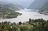 Med unntak av reiser og studieopphald, budde Olav H. Hauge heile livet i det raude huset på Rosvoll i Ulvik.